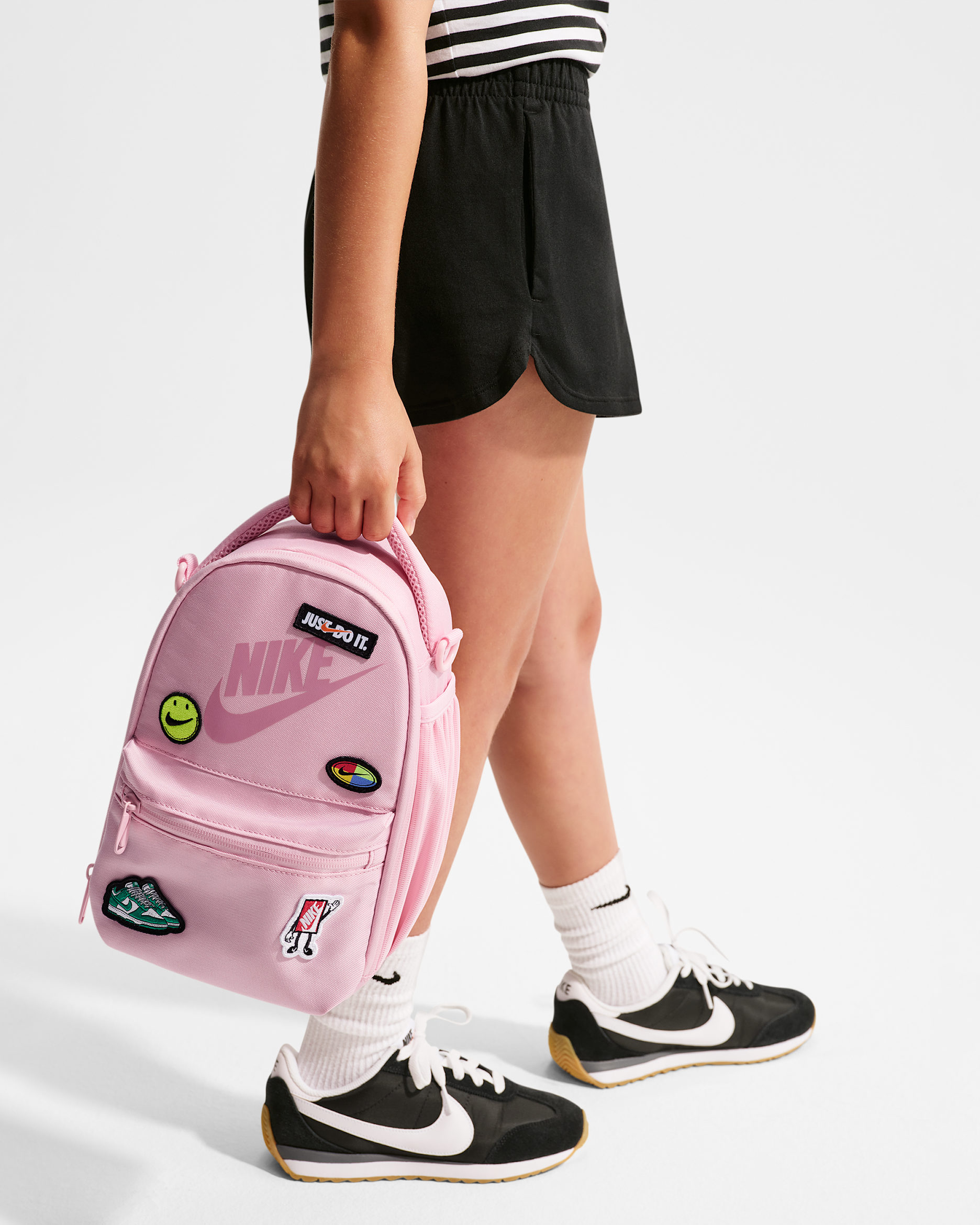 NIKE(ナイキ) NAN NIKE PATCH LUNCH TOTE Nike Patch Lunch Tote (4L). Nike.com